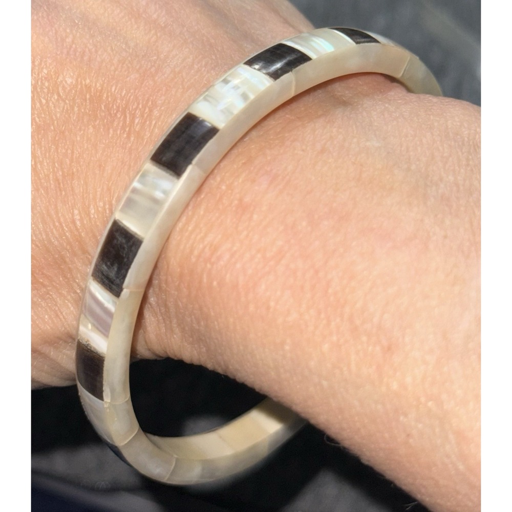 Vintage Shell Inlay Bangle Bracelet – 2.5" Interior Diameter